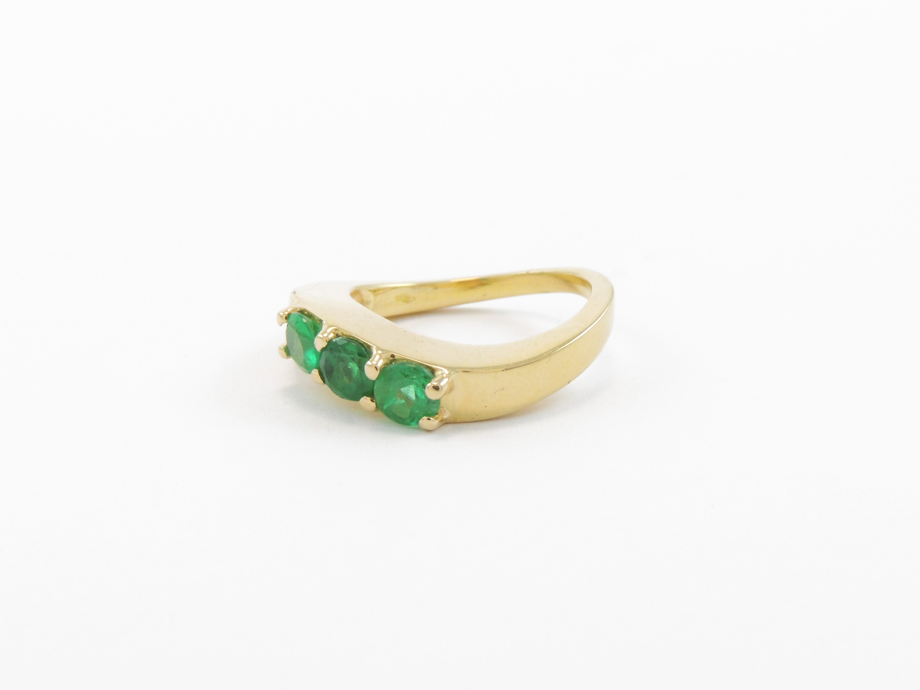 Anello Trilogi in Oro Giallo con Smeraldi