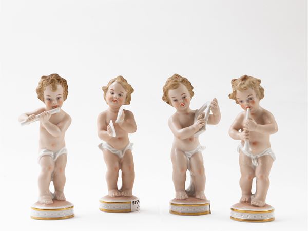 Quattro figure in porcellana policroma