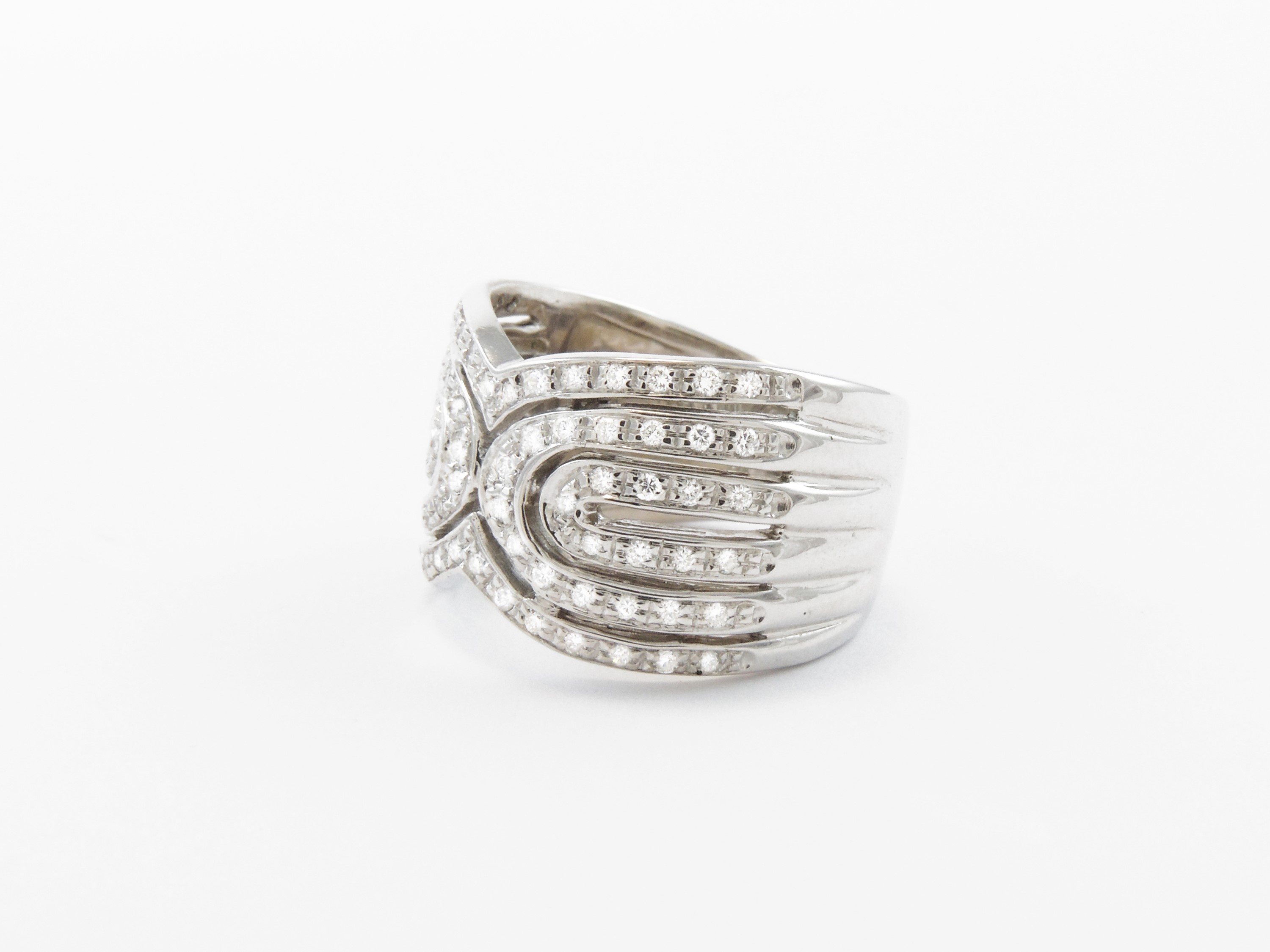 Anello a Fascia in Oro Bianco con Diamanti