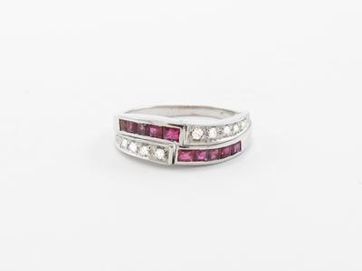 Anello in Oro Bianco con Diamanti e Rubini