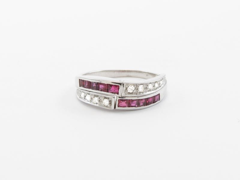 Anello in Oro Bianco con Diamanti e Rubini