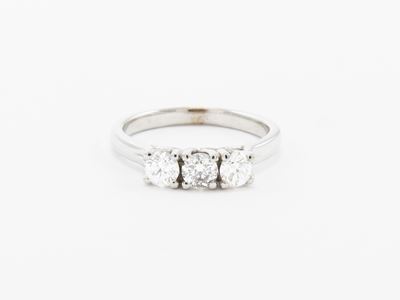 Anello Trilogi in Oro Bianco con Diamanti