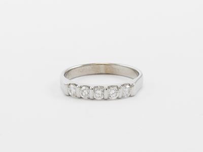 Anello Riviere in Oro Bianco con Diamanti
