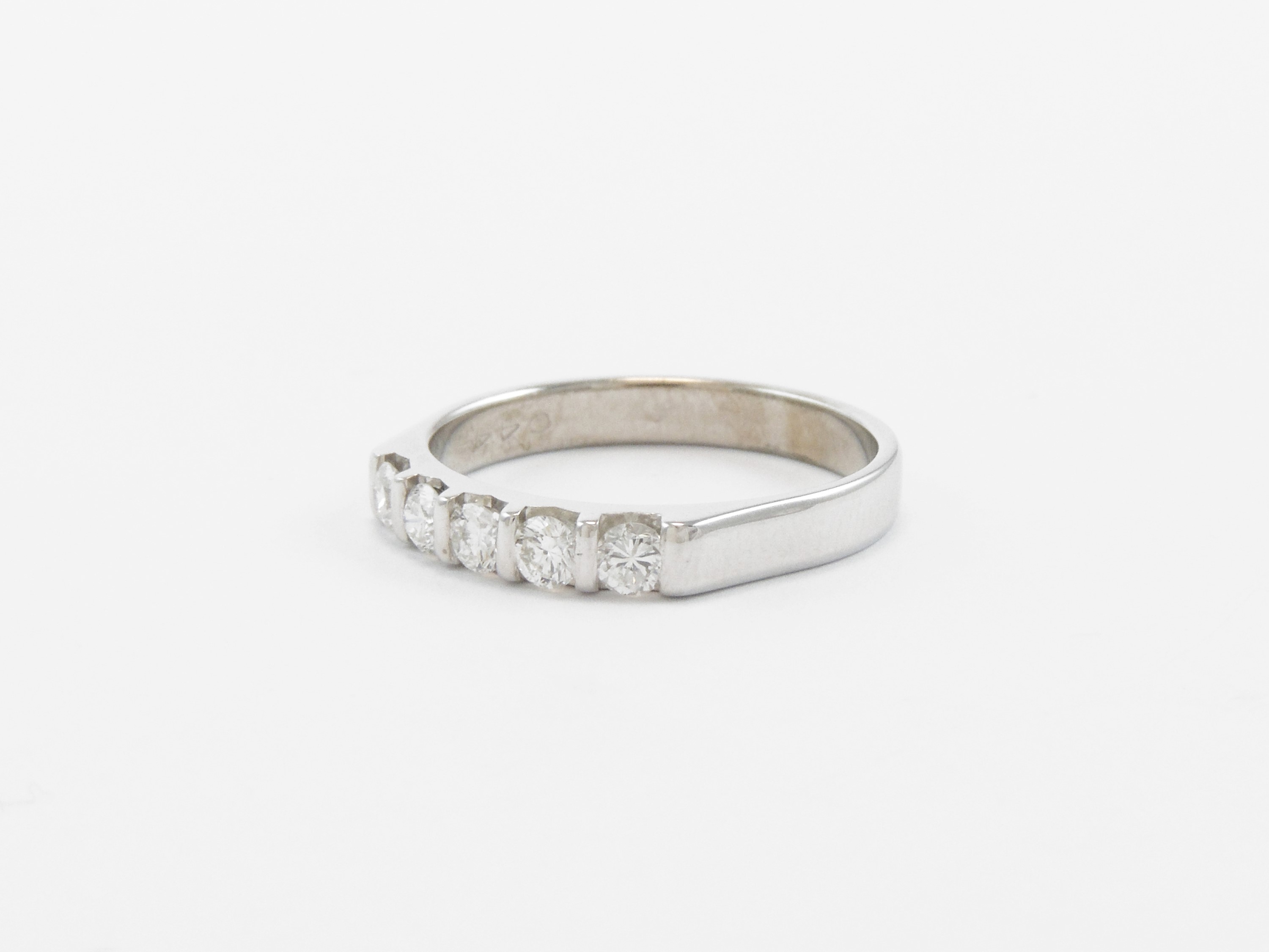 Anello Riviere in Oro Bianco con Diamanti