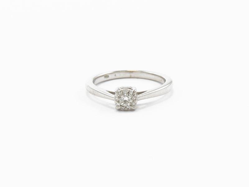 Anello Solitario in Oro Bianco con Diamanti