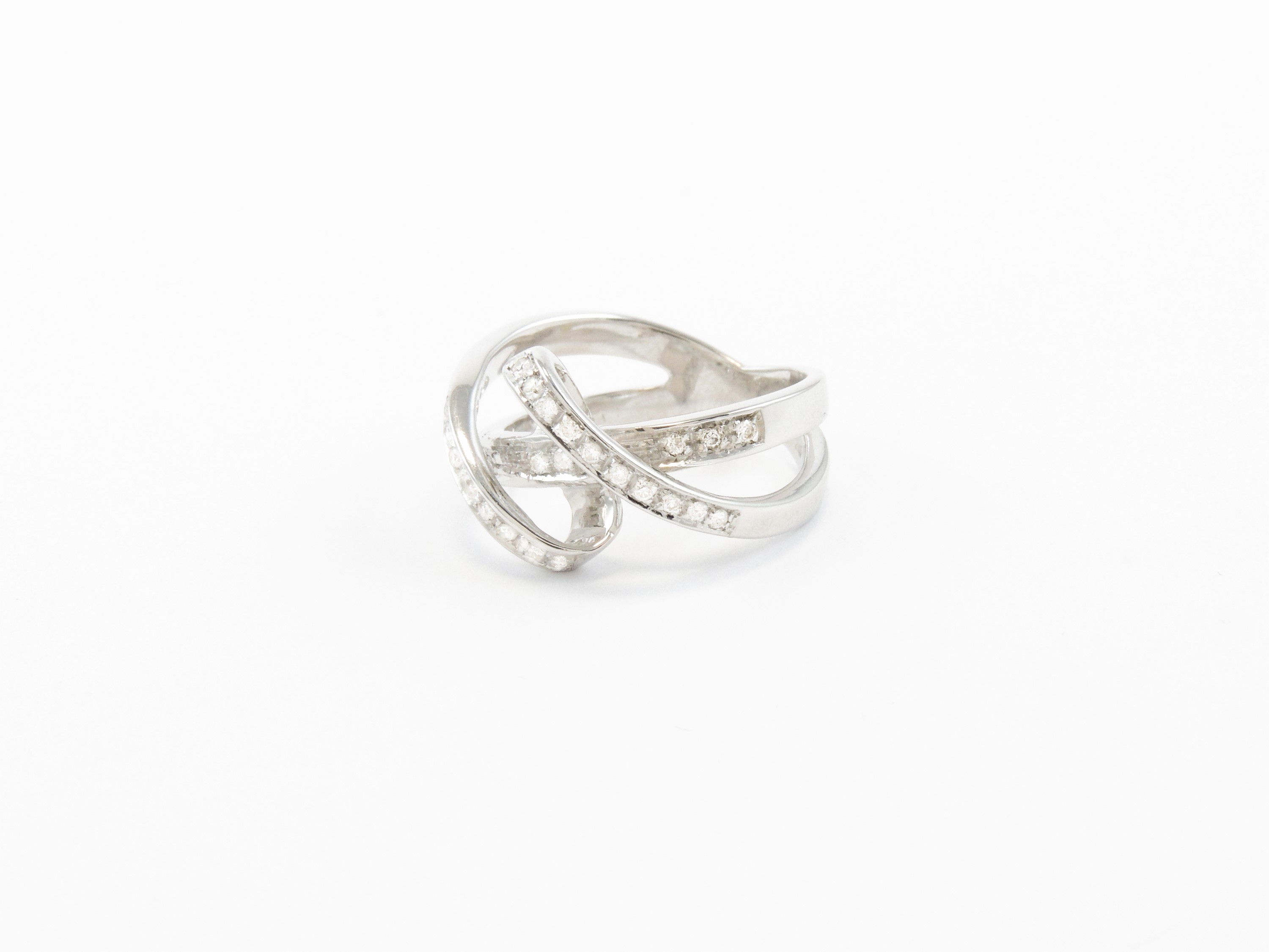 Anello in Oro Bianco con Diamanti