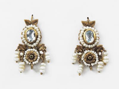 Orecchini Pendenti in Oro Rosa 500/1000 con Topazi Azzurri e Microperle
