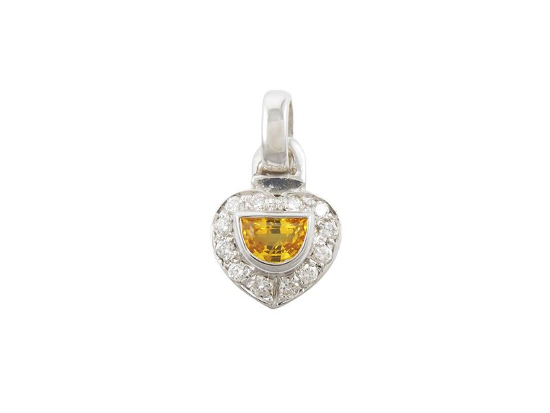 Pendente a Cuore in Oro Bianco con Diamanti e Corindone Giallo