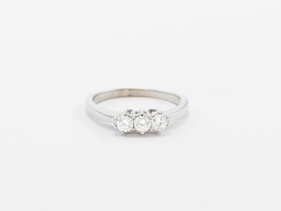 Anello Trilogi in Oro Bianco con Diamanti