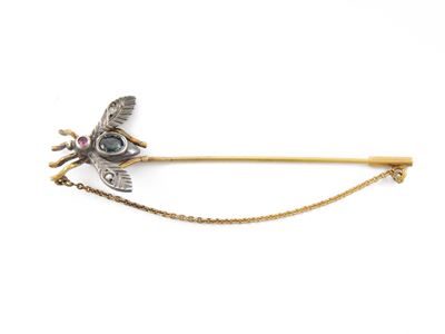 Spilla Animalier in Or Giallo e Argento con Diamanti, Rubino e Zaffiro