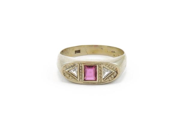 Anello in oro rosa 585/1000 con diamanti e rubino sintetico