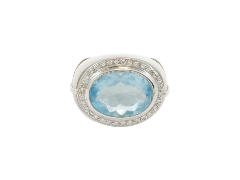 Anello da Cocktail in Oro Bianco con Diamanti, Topazio Azzurro e Cristallo di Rocca
