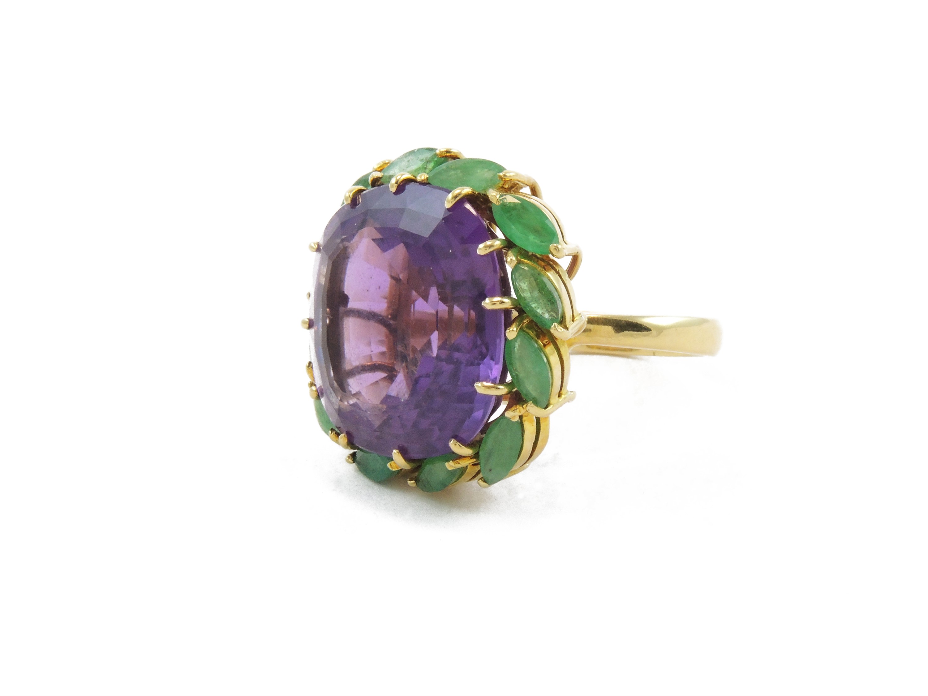 Anello da Cocktail in Oro Giallo con Smeraldi e Ametista