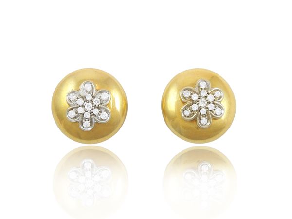 Yellow and white gold earrings with diamonds