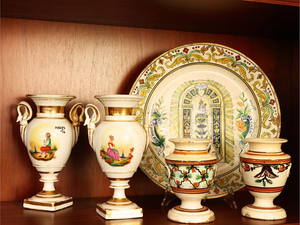 Grande lotto di porcellane e maioliche da collezione e decorative