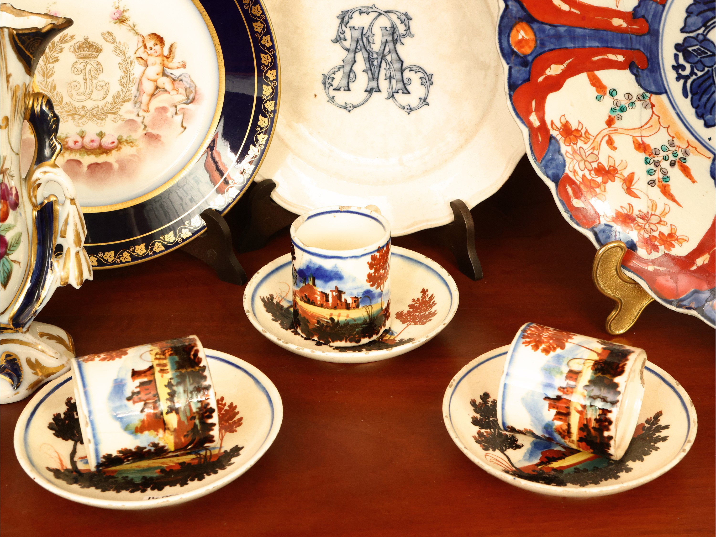 Grande Lotto di Porcellane e Maioliche da Collezione e Decorative