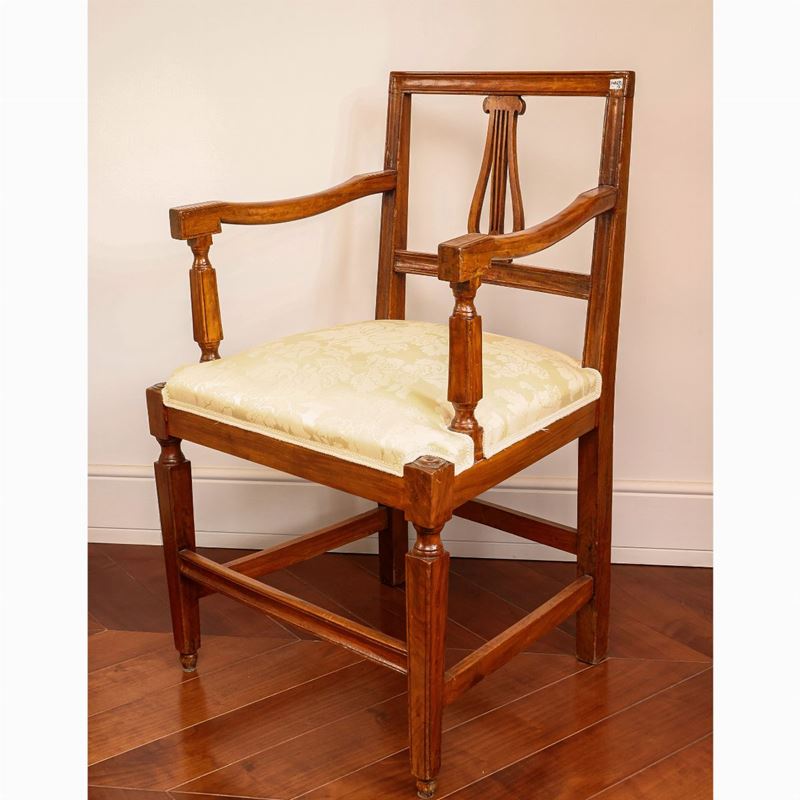 Coppia di poltroncine in noce