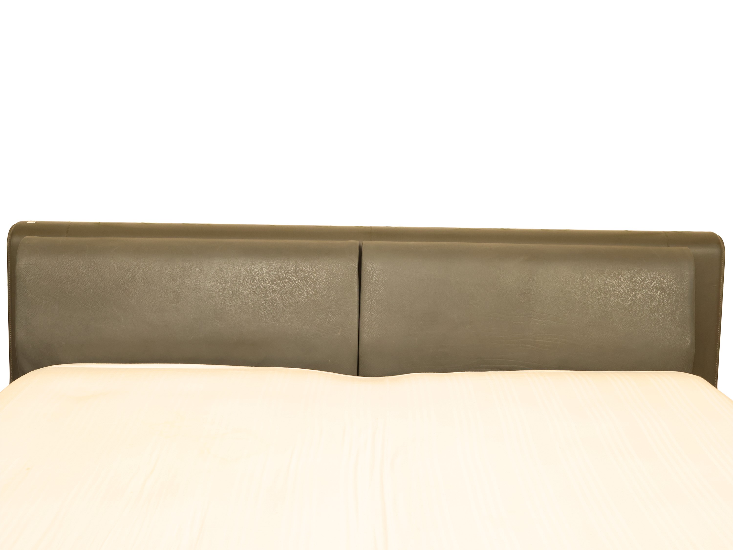 Letto Matrimoniale in Pelle Color Fango di Gusto Contemporaneo