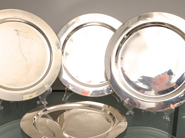 Set of eight silver-plated underplates  - Auction The art of furnishing - Maison Bibelot - Casa d'Aste Firenze - Milano
