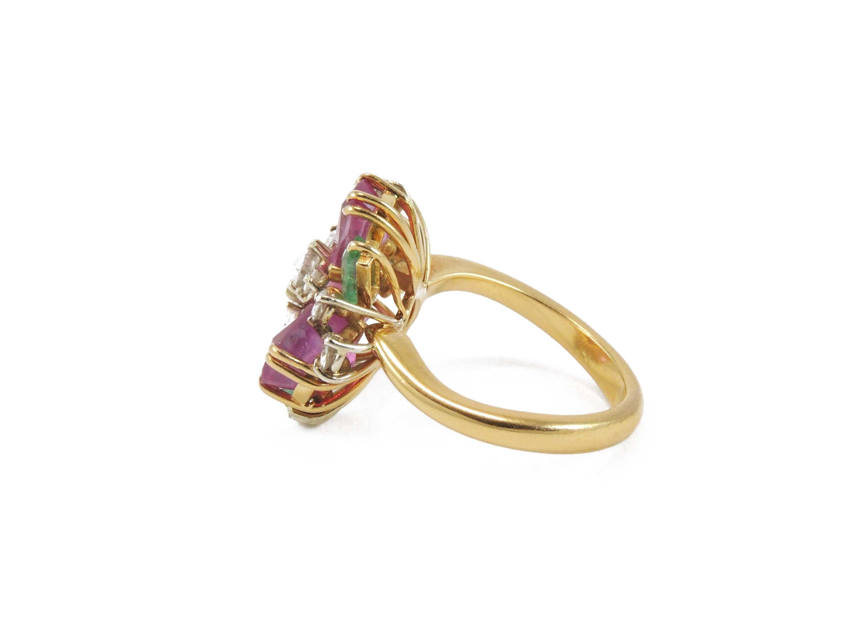 Anello in Oro Giallo con Diamanti, Corindoni Rosa e Smeraldi