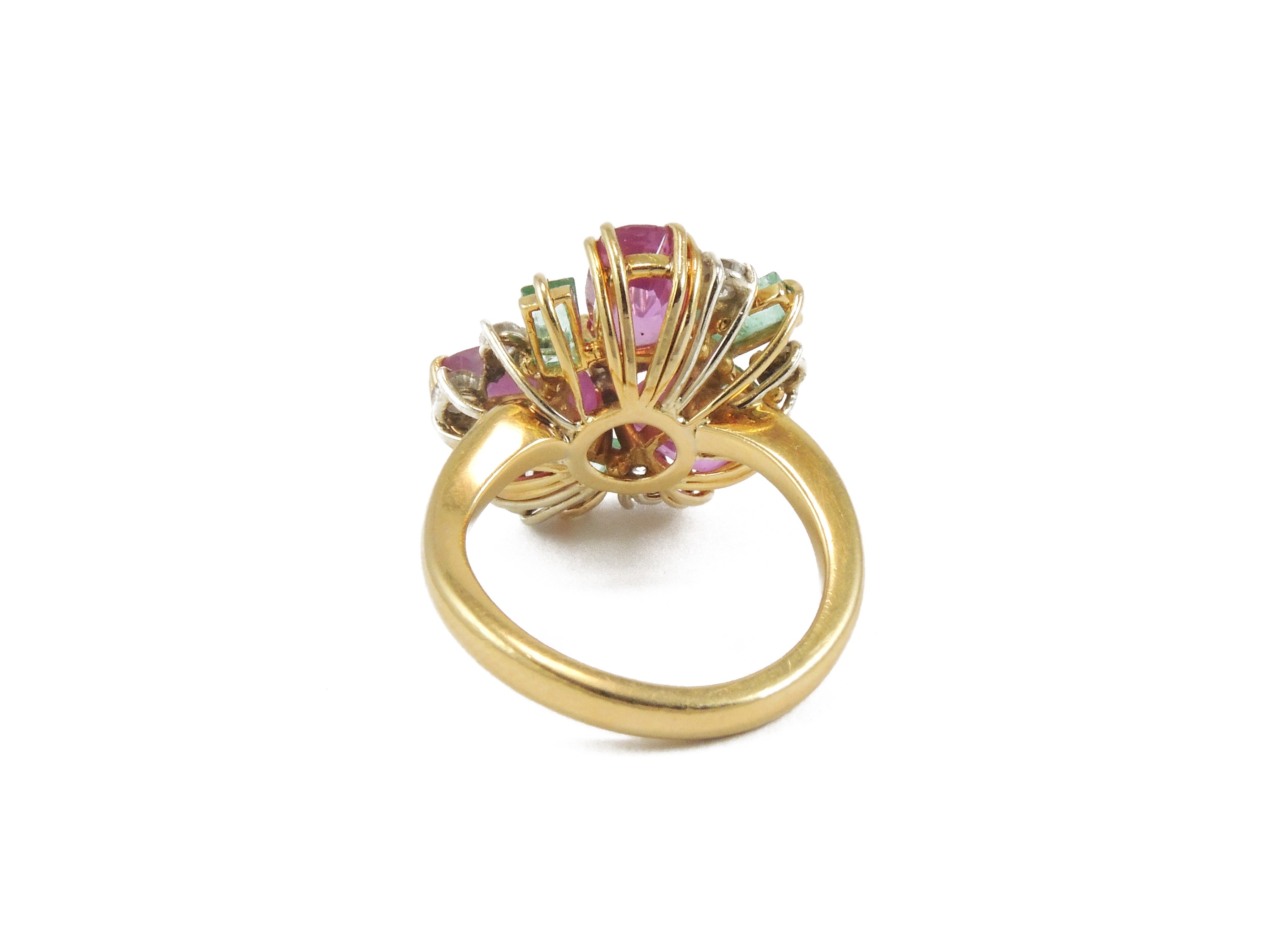 Anello in Oro Giallo con Diamanti, Corindoni Rosa e Smeraldi