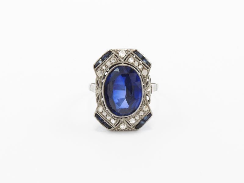Anello in Oro Bianco con Diamanti e Zaffiri Sintetici