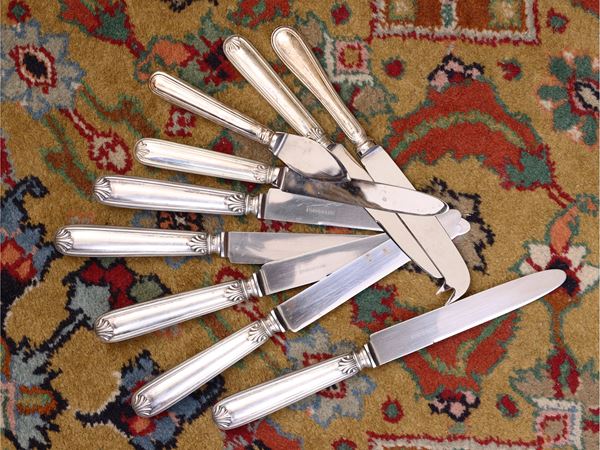 Set of knives with silver handles