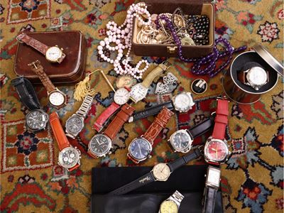 Assortimento di Bigiotteria e Orologi da Polso