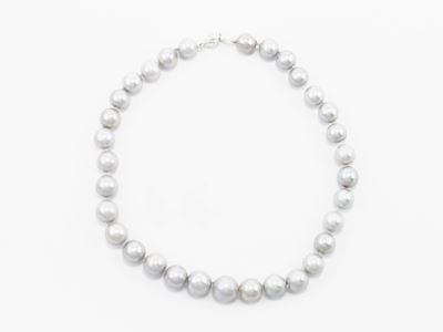 Collana di Perle Grigie di Acqua Dolce con Fermezza in Argento