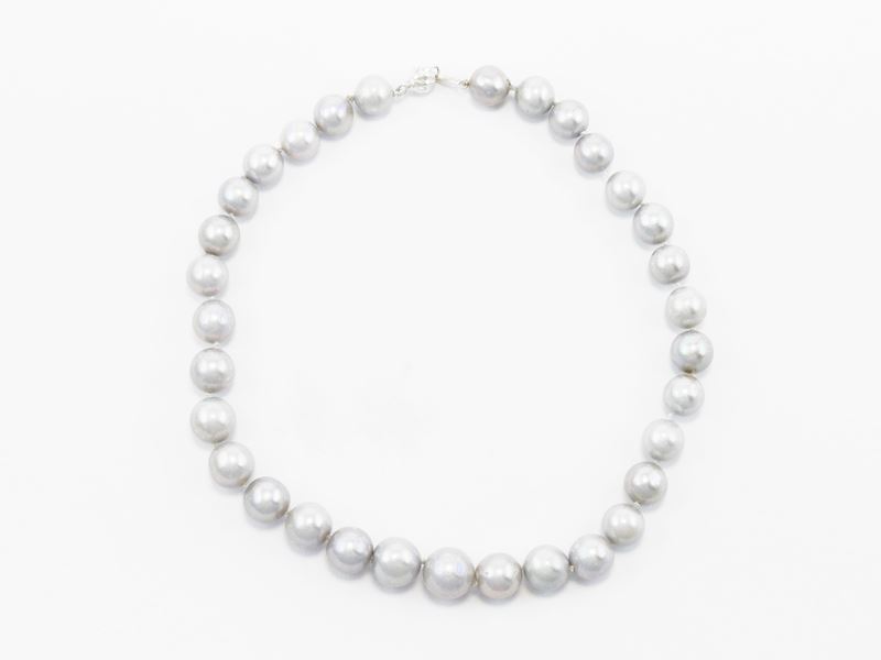 Collana di Perle Grigie di Acqua Dolce con Fermezza in Argento