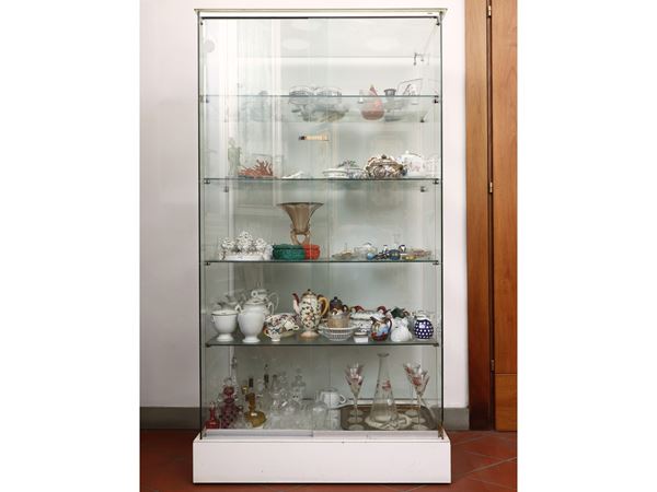 Showcase in tempered glass  - Auction The classic house. Timeless style - Maison Bibelot - Casa d'Aste Firenze - Milano