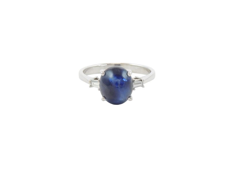Anello in Oro Bianco con Diamanti e Zaffiro
