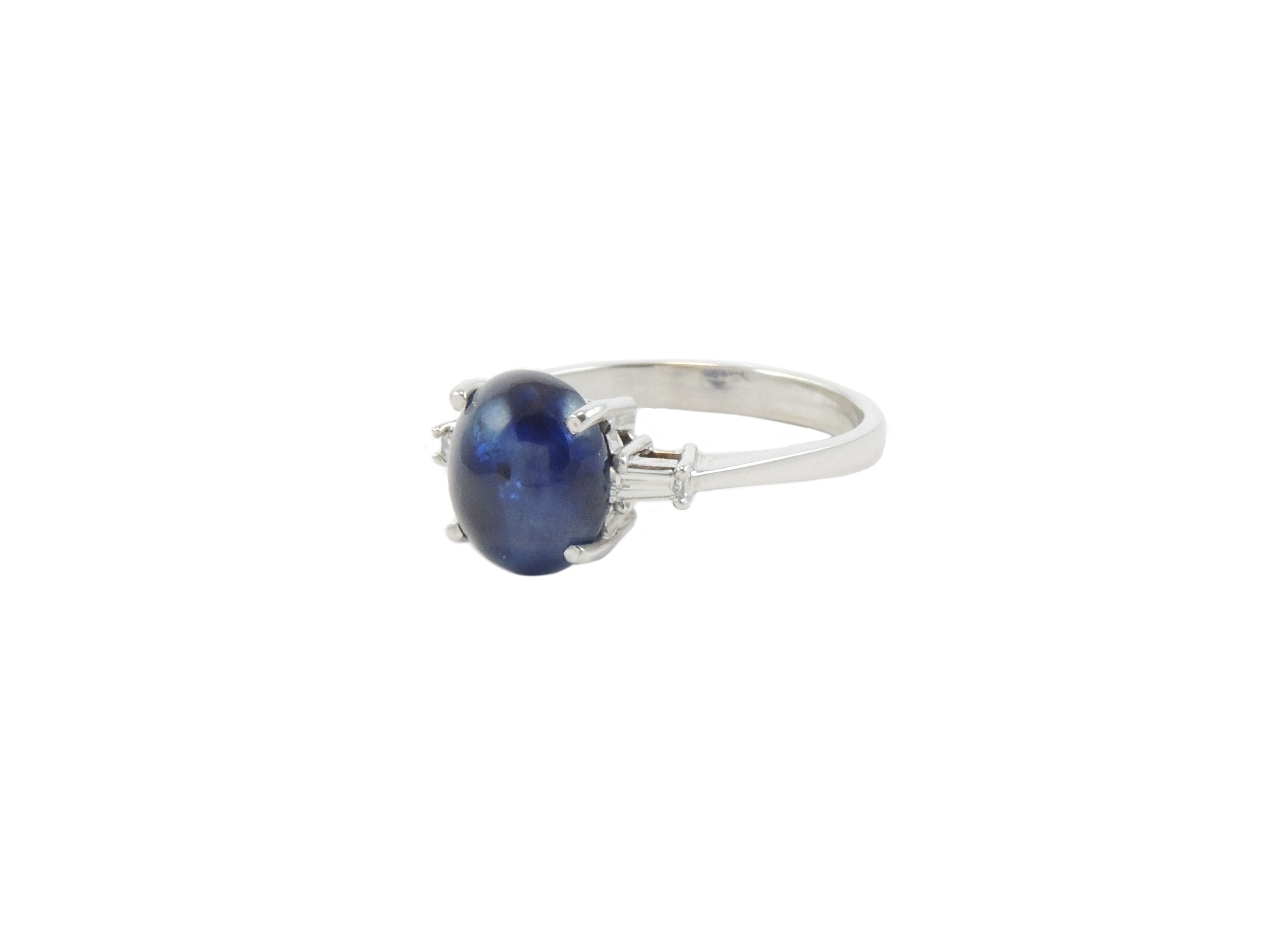 Anello in Oro Bianco con Diamanti e Zaffiro