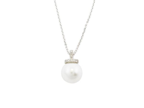 Catenina e pendente in oro bianco con diamanti e perla coltivata South Sea