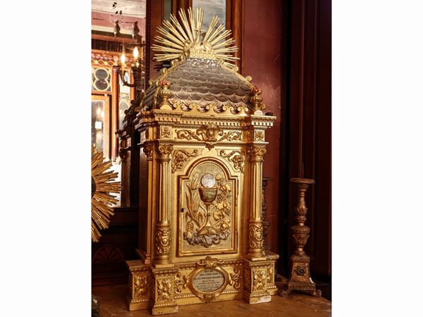 Grande ciborio in legno intagliato, dorato e argentato