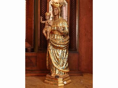 Madonna con Bambino in Terracotta Smaltata e Dorata