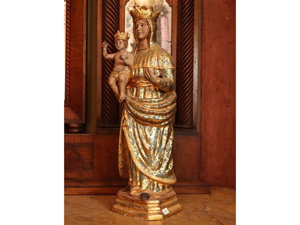 Madonna con Bambino in terracotta smaltata e dorata