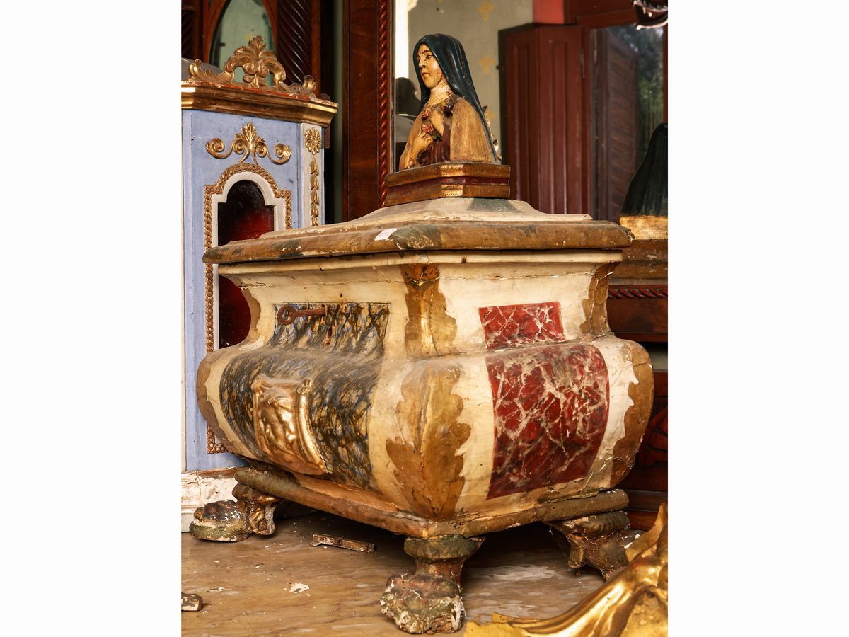 Reliquairio Ad Urna in Legno Laccato e Dorato