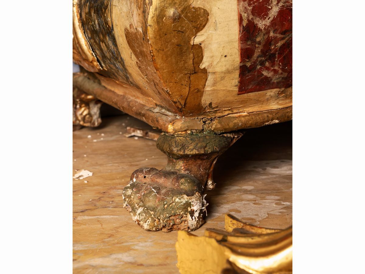 Reliquairio Ad Urna in Legno Laccato e Dorato