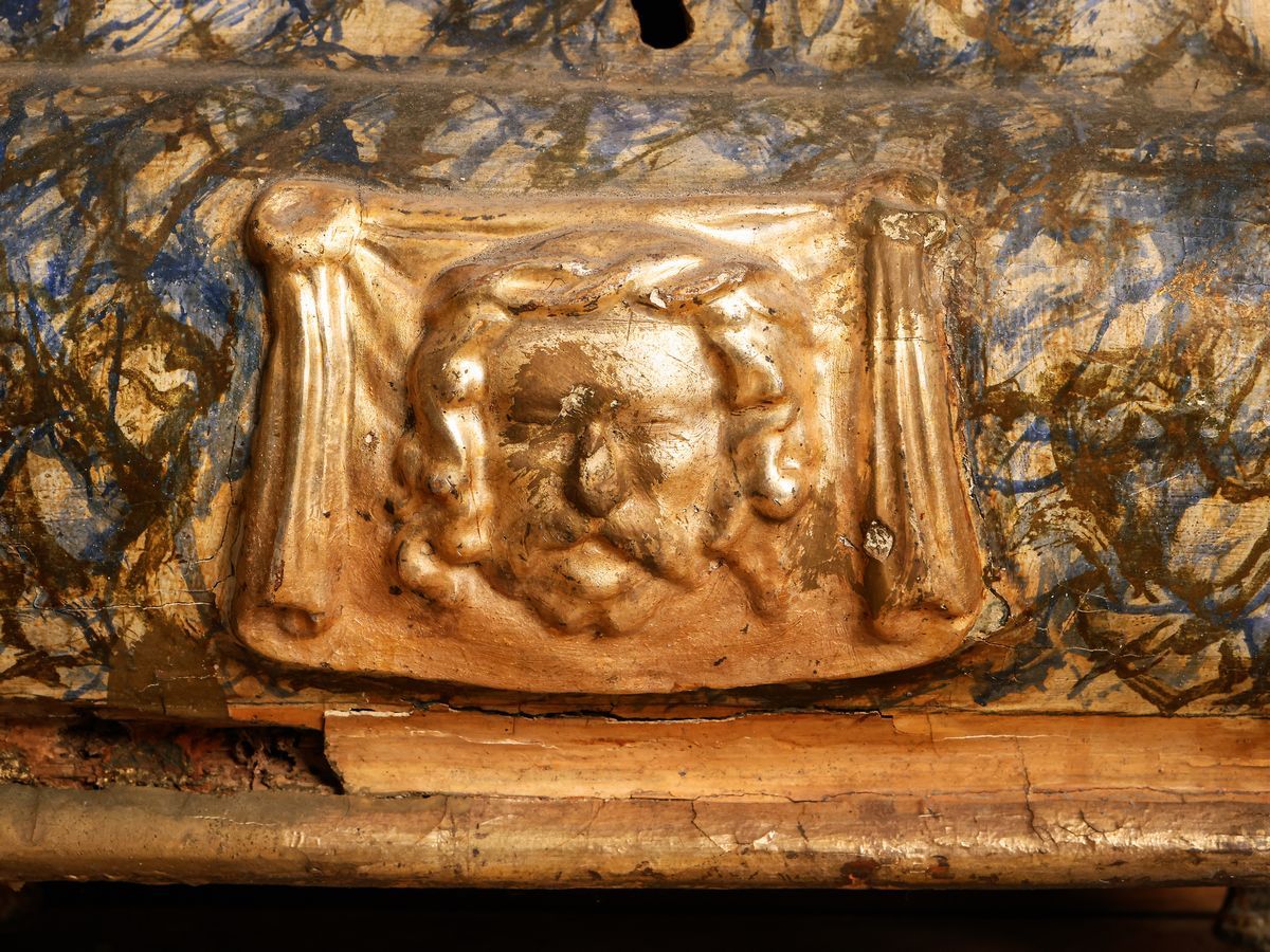 Reliquairio Ad Urna in Legno Laccato e Dorato