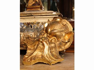 Antico Frammento in Legno Intagliato e Dorato