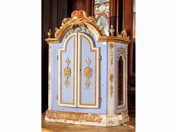Ciborio in legno laccato azzurro e lumeggiato in oro