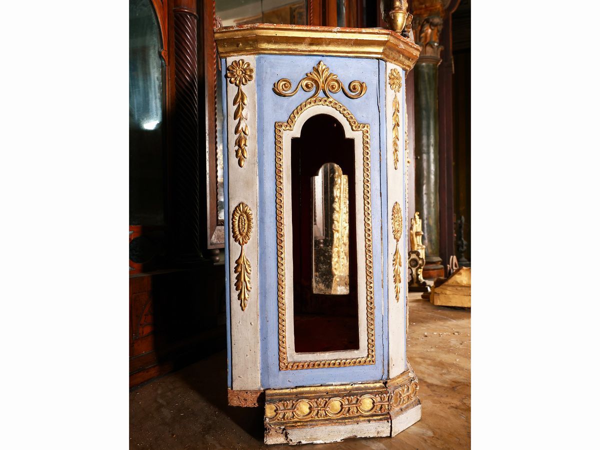 Ciborio in Legno Laccato Azzurro e Lumeggiato in Oro