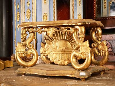 Base per Scultura Devozionale in Legno Intagliato e Dorato