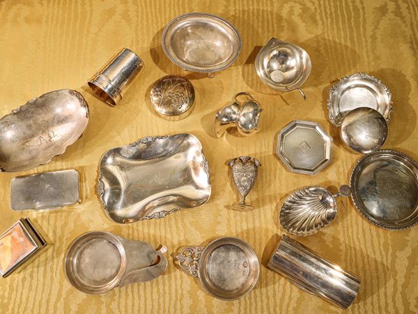 Collezione di ninnoli, bomboniere e curiosità in argento