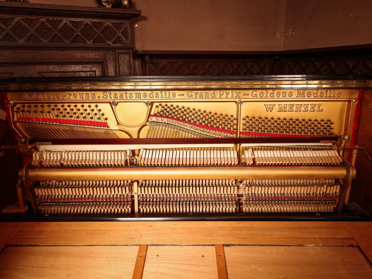 Pianoforte a Muro in Legno Ebanizzato, W. Menzel