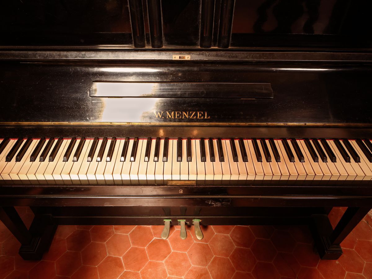 Pianoforte a Muro in Legno Ebanizzato, W. Menzel