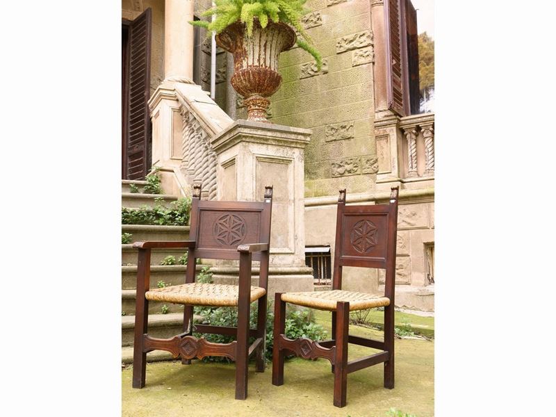Serie di Quattro Sedie in Legno di Noce