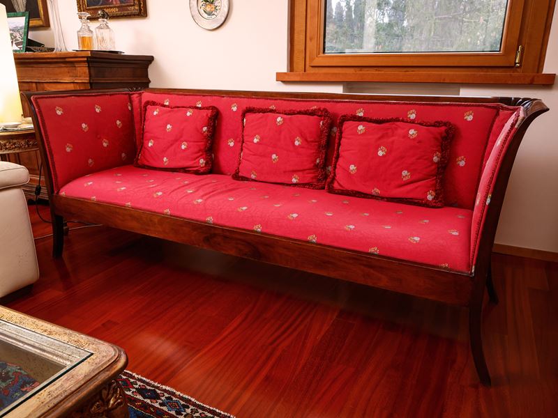 Divanetto a barca in noce