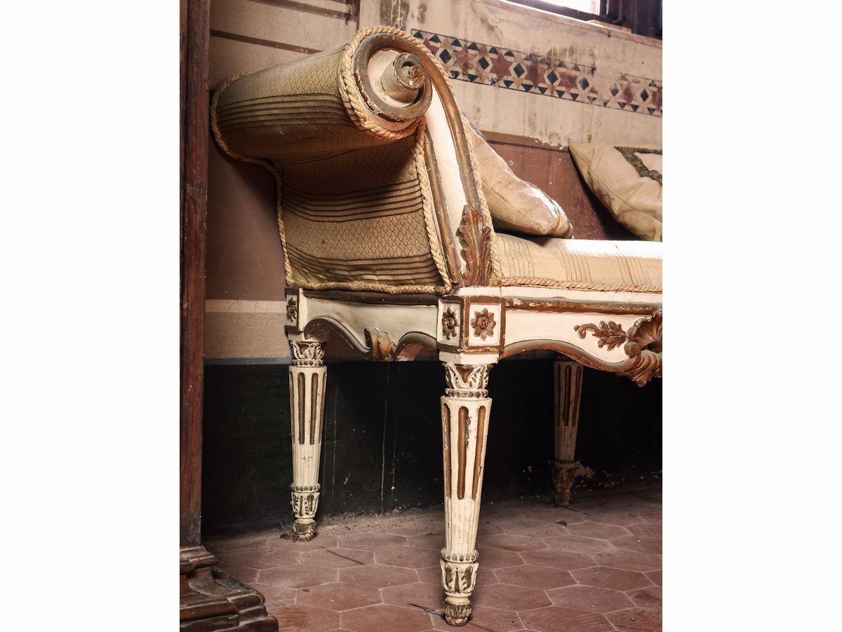 Divano a Panca in Legno Laccato Bianco e Dorato